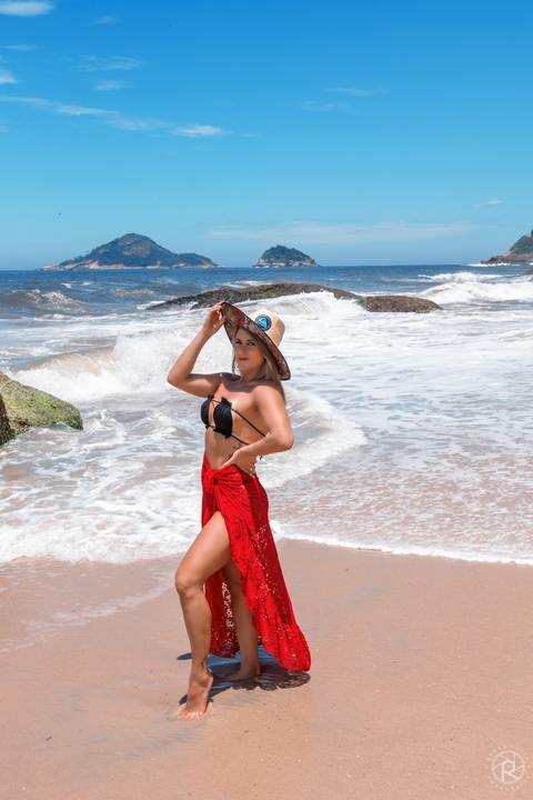 ensaio-feminino-de-biquini-praia-do-recreio-rj-pose-para-foto'