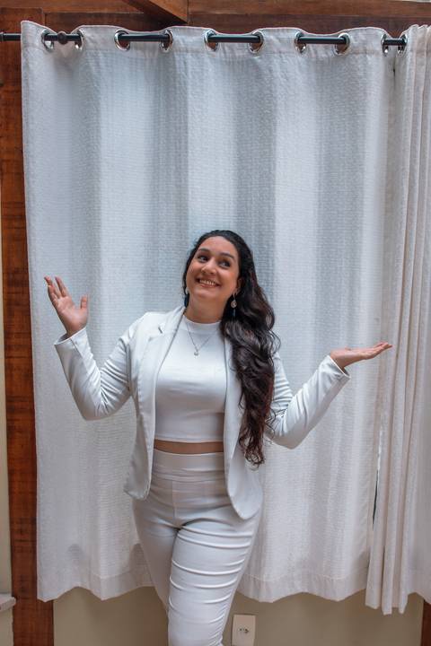 foto-corporativa-fonoaudiologa-mulher-pose'
