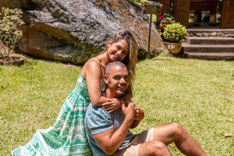 foto-de-casal-externa-pose'