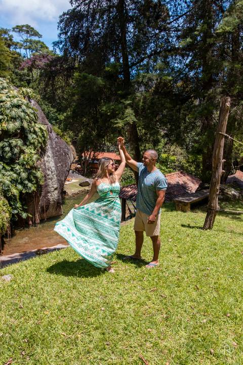 foto-de-casal-externa-dancando'
