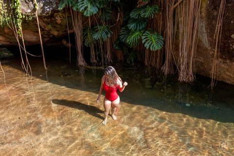 mulher-pose-na-agua'