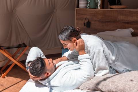 ensaio-casal-itaipava-bluebearcabins-poses-para-foto'