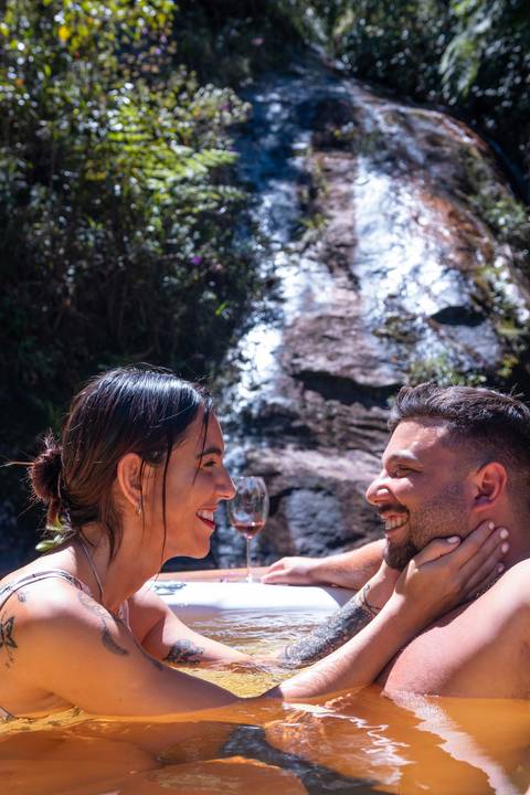 ensaio-casal-itaipava-bluebearcabins-poses-para-foto'