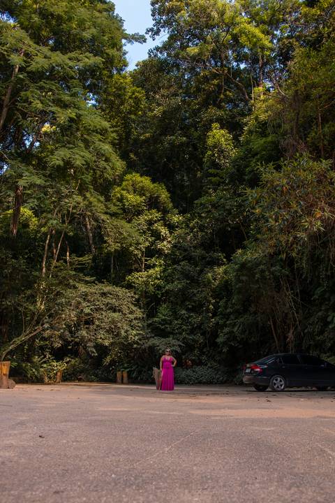 Mulher-no-cachoeira'