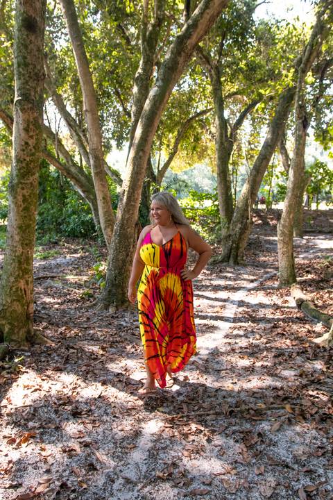 Mulher-no-bosque-da-barra'