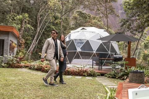 ensaio-gestante-e-marido-pusada-bluebear-cabins-elegante'