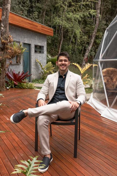 foto-corporativa-elegante-homem-na-cadeira'
