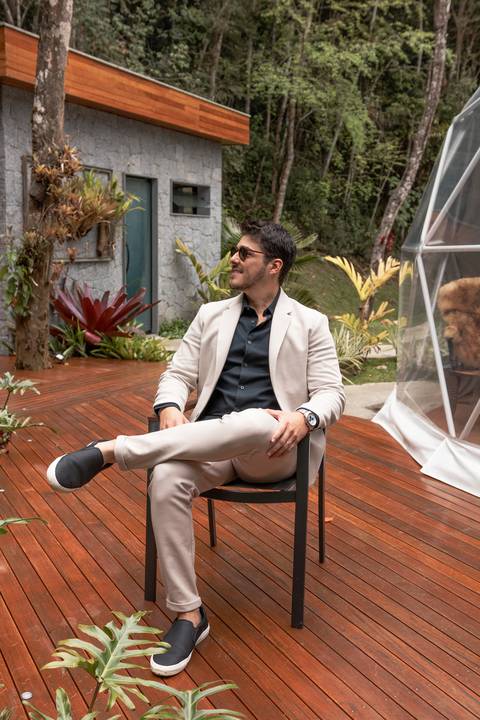 foto-corporativa-elegante-homem-na-cadeira'