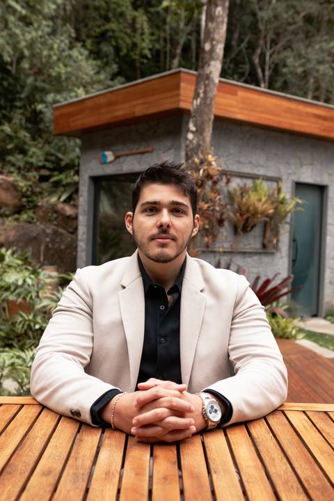 foto-corporativa-elegante-homem-na-cadeira'