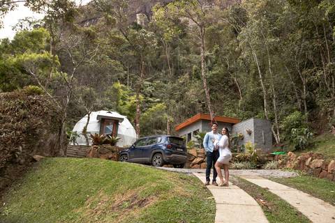 ensaio-gestante-e-marido-pusada-bluebear-cabins-elegante'