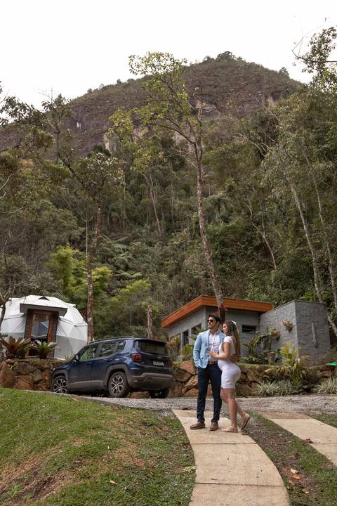 ensaio-gestante-e-marido-pusada-bluebear-cabins-elegante'