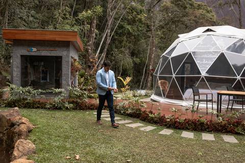 ensaio-gestante-e-marido-pusada-bluebear-cabins-elegante'