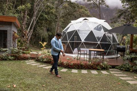 ensaio-gestante-e-marido-pusada-bluebear-cabins-elegante'
