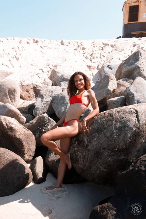 foto-mulher-na-praia-recreio-rj'