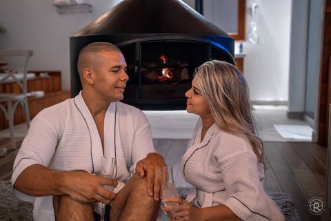 ensaio-casal-pousada-serra-da-índia-em-penedo-rj-de-roupao'