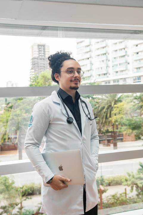 Ensaio corporativo para o médico Yago realizado na cafeteria Santo Grão localizada no Morumbi, São Paulo.
'