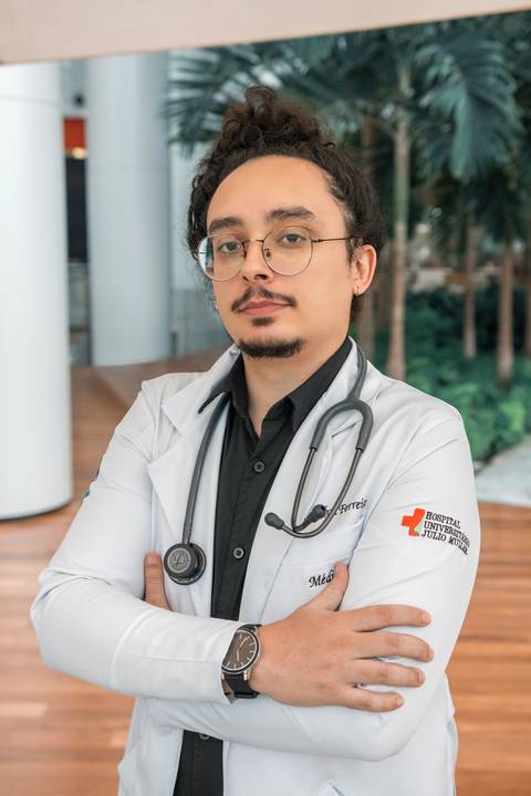 Ensaio corporativo para o médico Yago realizado na cafeteria Santo Grão localizada no Morumbi, São Paulo.
'