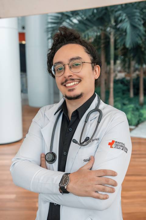 Ensaio corporativo para o médico Yago realizado na cafeteria Santo Grão localizada no Morumbi, São Paulo.
'