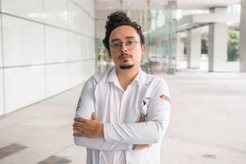 Ensaio corporativo para o médico Yago realizado na cafeteria Santo Grão localizada no Morumbi, São Paulo.
'