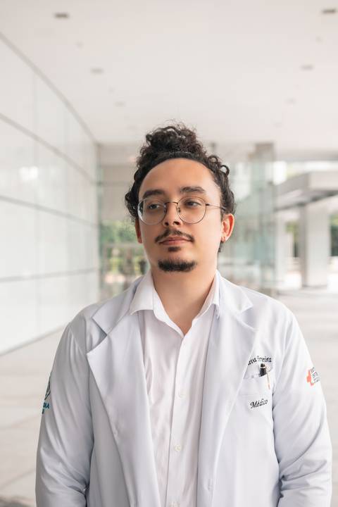 Ensaio corporativo para o médico Yago realizado na cafeteria Santo Grão localizada no Morumbi, São Paulo.
'