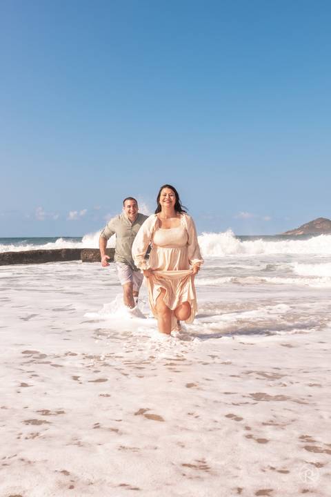 Ensaio Pré-Wedding na praia do recreio no Rio de Janeiro
Ensaio de casal na praia rj'