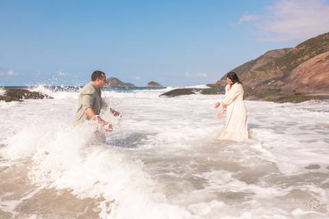 Ensaio Pré-Wedding na praia do recreio no Rio de Janeiro
Ensaio de casal na praia rj'