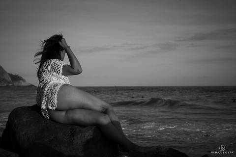Ensaio fotográfico feminino da Fabiana Loredo realizado na praia do pontal, localizada no Recreio dos Bandeirantes - Rio de Janeiro.'