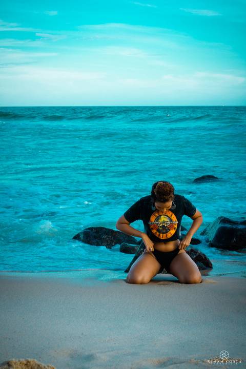 Ensaio fotográfico feminino da Larissa Loredo realizado na praia do pontal, localizada no Recreio dos Bandeirantes - Rio de Janeiro.'