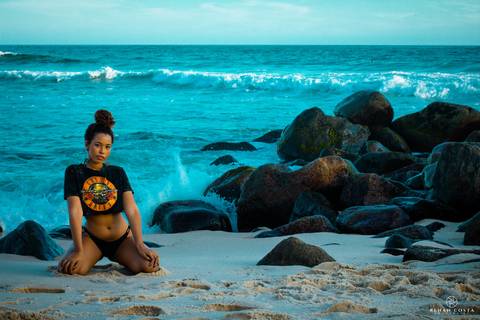 Ensaio fotográfico feminino da Larissa Loredo realizado na praia do pontal, localizada no Recreio dos Bandeirantes - Rio de Janeiro.'