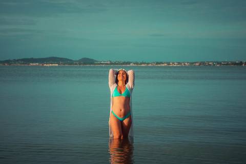 Ensaio Fotográfico da gestante Thaiane Souza realizado na praia do sul, localizada em São Pedro D'Aldeia - Rio de Janeiro.'