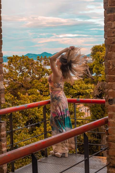 Estilo lindo de fotos jogando o cabelo.
Parque das Ruínas, localizado no bairro Santa Thereza - Rio de Janeiro.'