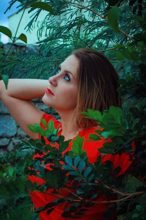 Estilo lindo de retrato em meio a natureza.
Parque das Ruínas, localizado no bairro Santa Thereza - Rio de Janeiro.'
