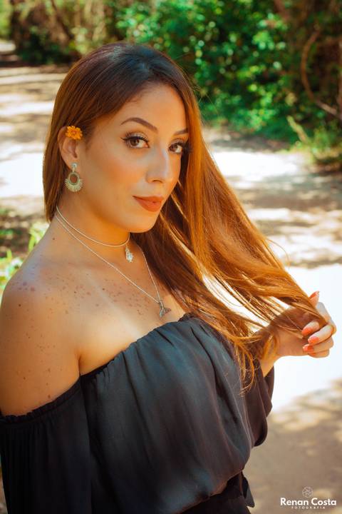 Ensaio fotográfico feminino Bruna Ramo realizado em parceria com a loja Meraki Joalheria no Bosque da Barra - Barra da Tijuca RJ.'