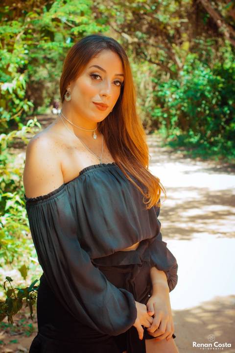 Ensaio fotográfico feminino Bruna Ramo realizado em parceria com a loja Meraki Joalheria no Bosque da Barra - Barra da Tijuca RJ.'