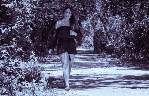 Ensaio fotográfico feminino Bruna Ramo realizado em parceria com a loja Meraki Joalheria no Bosque da Barra - Barra da Tijuca RJ.'