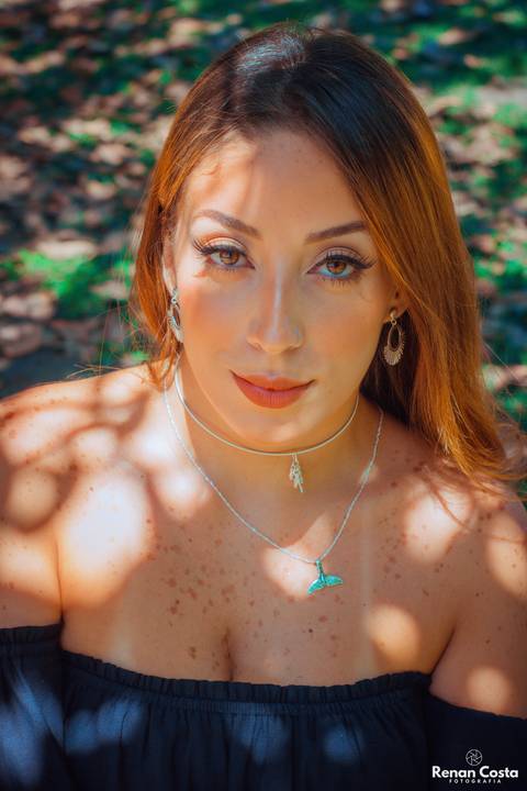 Ensaio fotográfico feminino Bruna Ramo realizado em parceria com a loja Meraki Joalheria no Bosque da Barra - Barra da Tijuca RJ.'