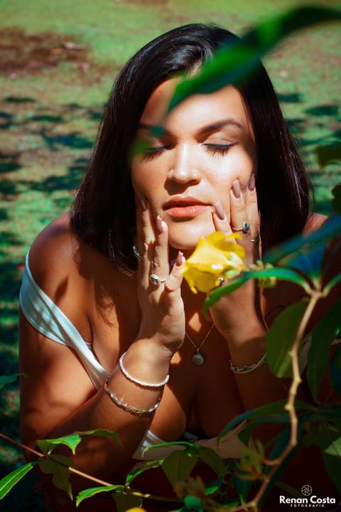 Ensaio fotográfico feminino Patricia Andrieta realizado em parceria com a loja Meraki Joalheria no Bosque da Barra - Barra da Tijuca RJ.'