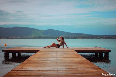 Ensaio fotográfico feminino Marcela Ferreira realizado na Praia do Sal, localizada em São Pedro D'Aldeia RJ.'