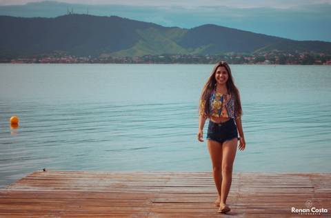 Ensaio fotográfico feminino Marcela Ferreira realizado na Praia do Sal, localizada em São Pedro D'Aldeia RJ.'