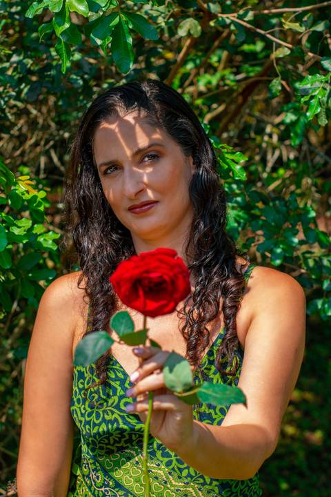 Ensaio feminino Bosque da Barra
Foto com uma rosa'