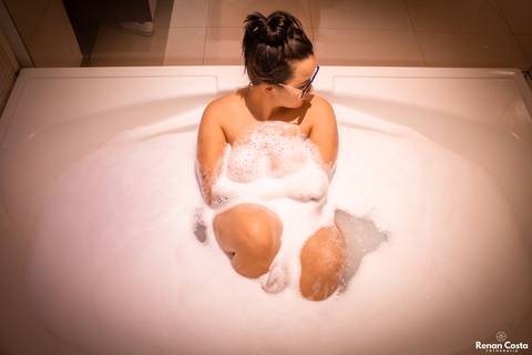 Ensaio sensual da Ester Pinheiro, realizado no Hotel Corinto em Vila Isabel RJ.
Foto sensual na banheira de espuma'