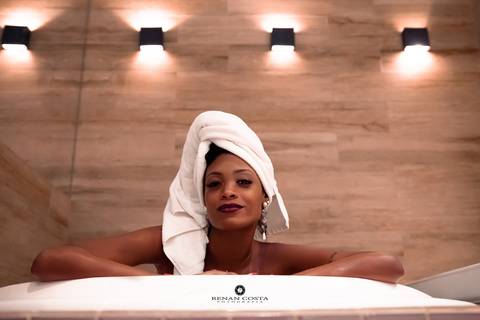 Ensaio sensual da maravilhosa Cindiana Souza, realizado no Ouro Motel em Sepetiba RJ.
Foto na banheira'