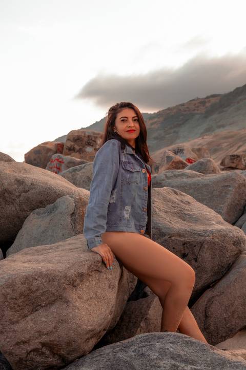 Ensaio feminino RJ
Bosque da Barra
Foto sentada nas pedras da praia'