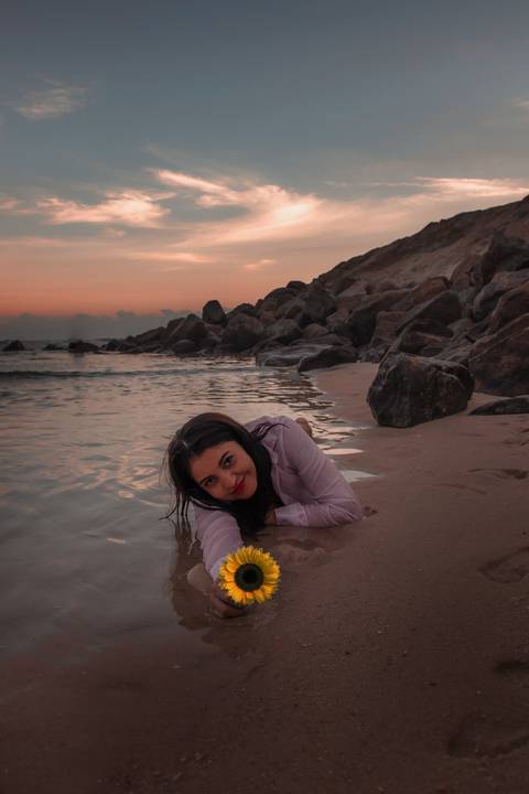 Ensaio feminino RJ
Bosque da Barra
Foto deitada na praia com girassol'
