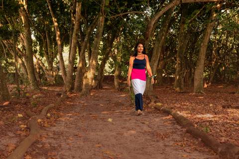 Ensaio feminino RJ
Bosque da Barra
Pose para foto caminhando '