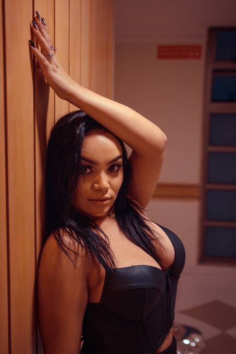 Ensaio sensual feminino da Caroline Silva no Hotel Astoria Palace - Copacabana RJ.'