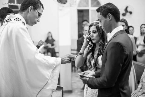 noiva emocionada no casamento'