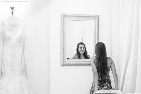 noiva de frente para o espelho'