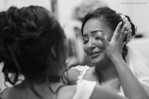 noiva emocionada cerimonia'