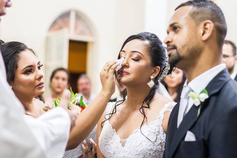 noiva emocionada cerimonia'